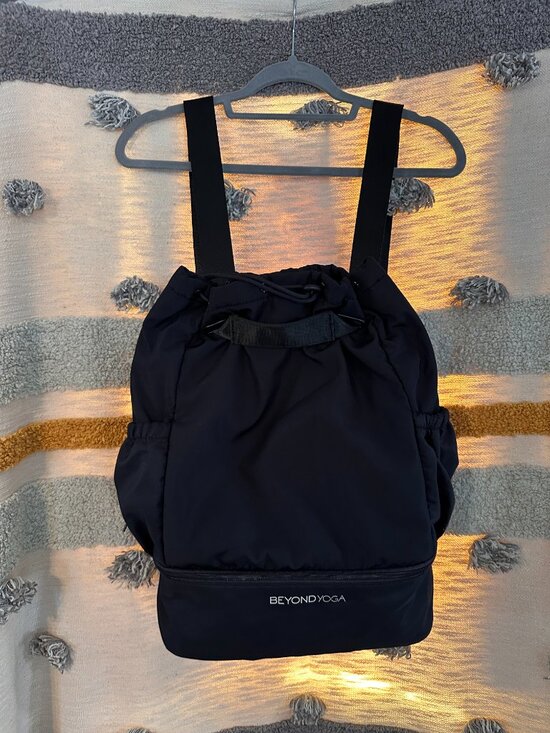 Beyond Yoga Convertible Gym Bag Backpack Black $80 Retail